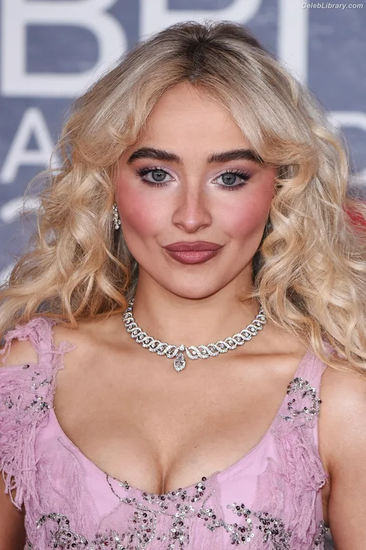 Sabrina Carpenter photo 6 of 6403