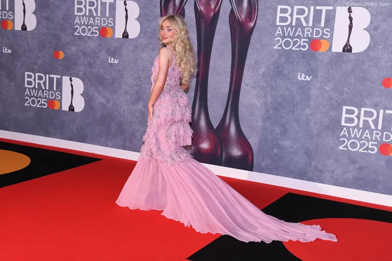 Sabrina Carpenter photo 18 of 6403