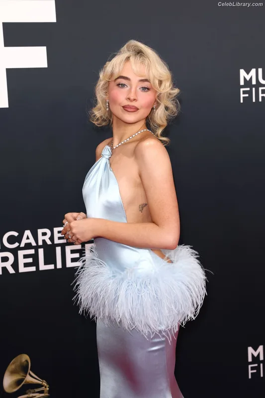 Sabrina Carpenter photo 7 of 6403