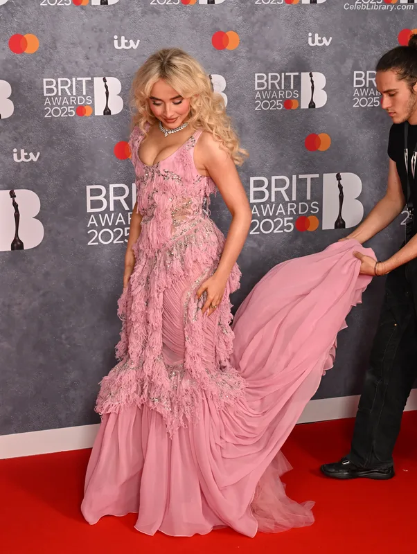 Sabrina Carpenter photo 23 of 6403