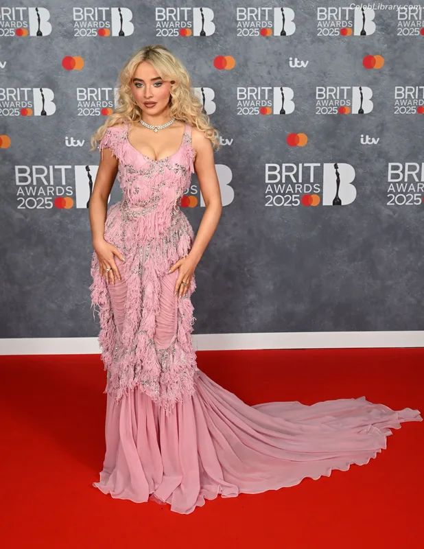 Sabrina Carpenter photo 21 of 6403