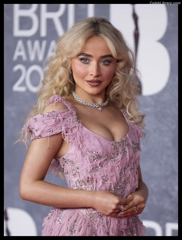 Sabrina Carpenter photo 5 of 6403