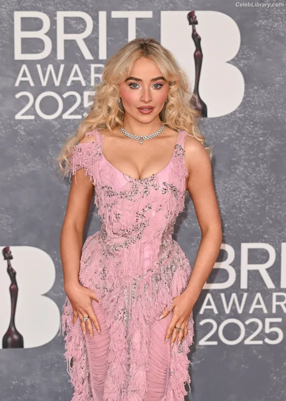 Sabrina Carpenter photo 6 of 6403