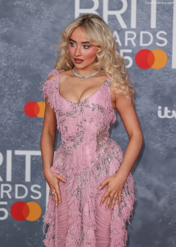 Sabrina Carpenter photo 24 of 6403