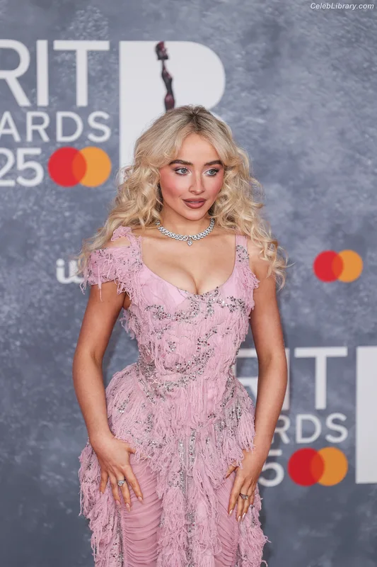 Sabrina Carpenter photo 11 of 6403