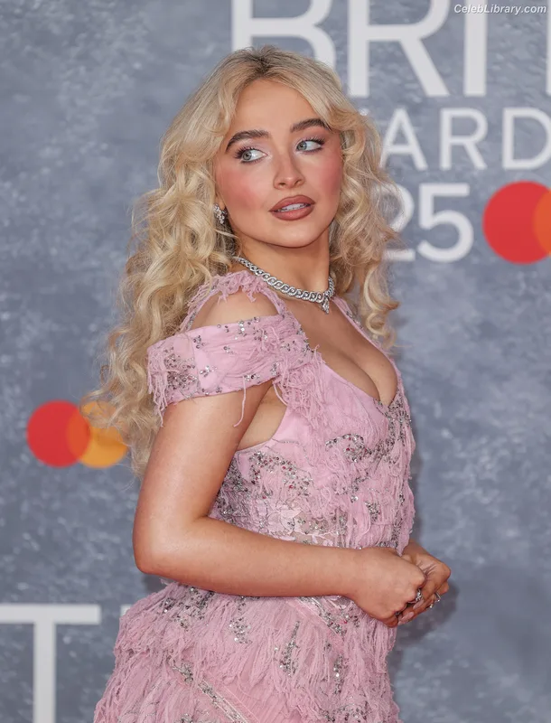 Sabrina Carpenter photo 5 of 6403