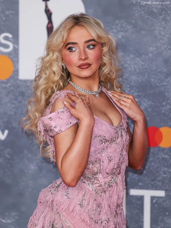 Sabrina Carpenter photo 6 of 6403