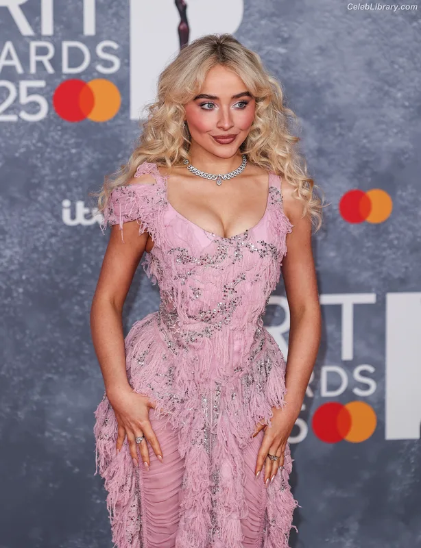 Sabrina Carpenter photo 13 of 6403