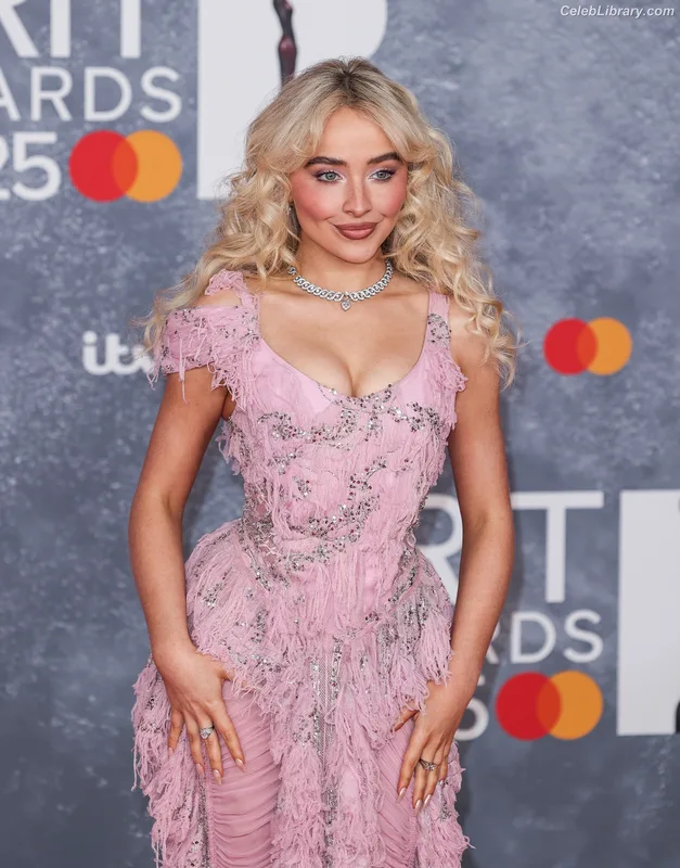 Sabrina Carpenter photo 17 of 6403