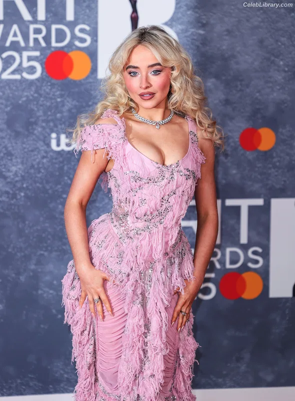Sabrina Carpenter photo 19 of 6403