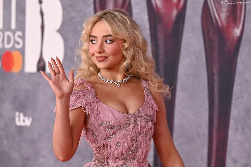 Sabrina Carpenter photo 17 of 6403