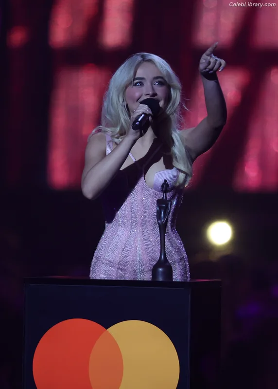 Sabrina Carpenter photo 20 of 6403