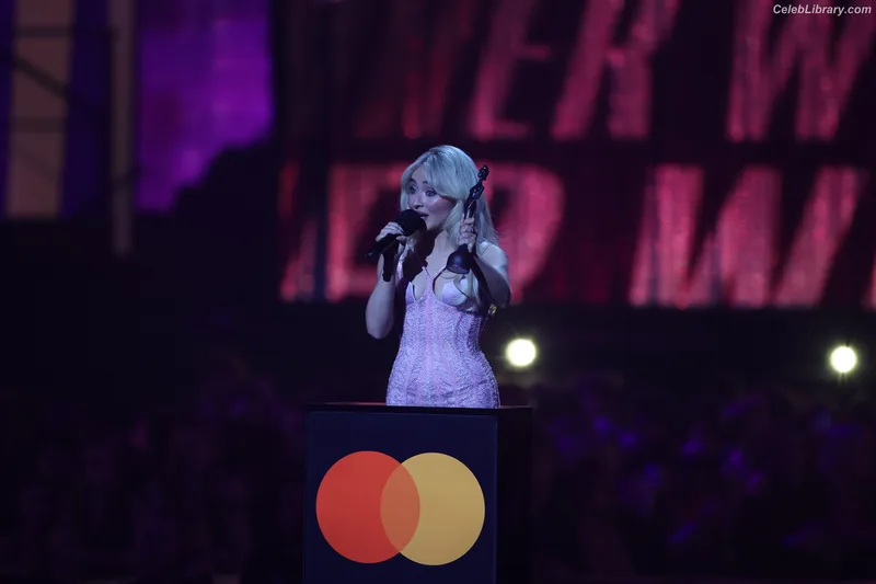 Sabrina Carpenter photo 23 of 6403
