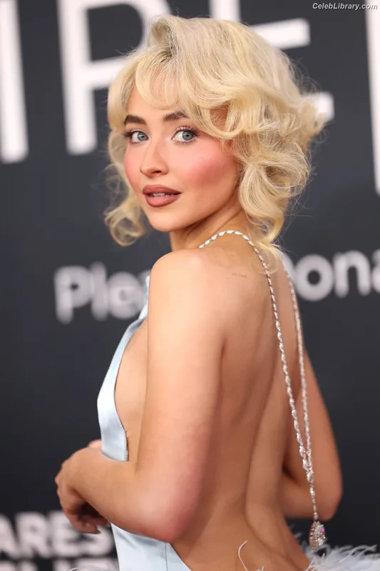 Sabrina Carpenter photo 11 of 6403