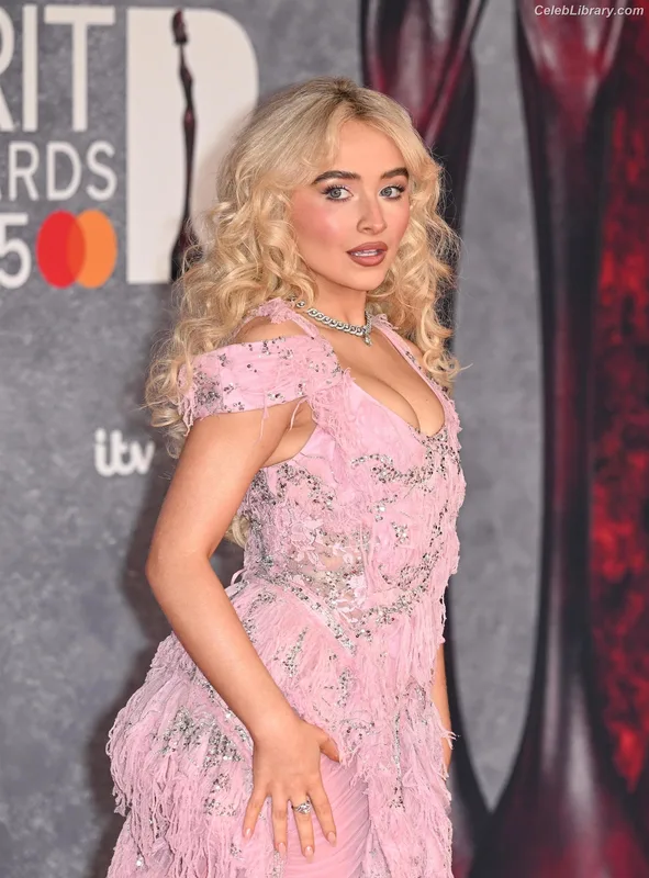 Sabrina Carpenter photo 24 of 6403
