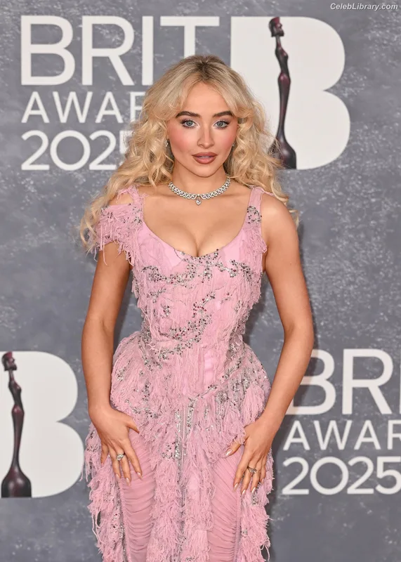 Sabrina Carpenter photo 6 of 6403
