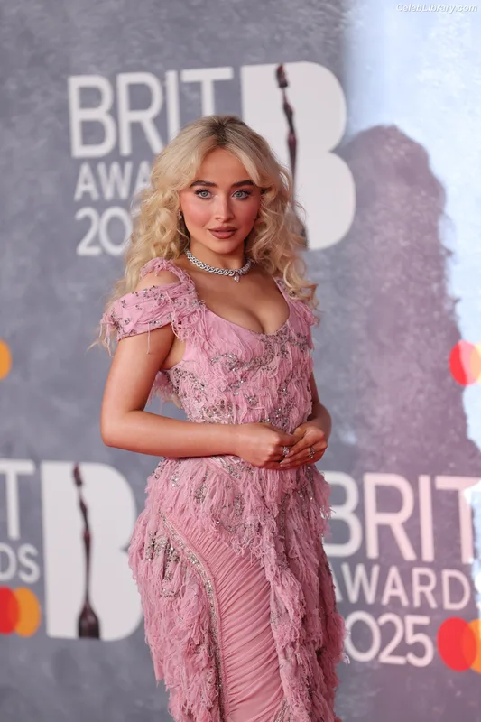 Sabrina Carpenter photo 11 of 6403