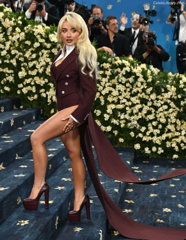 Sabrina Carpenter photo 16 of 6403