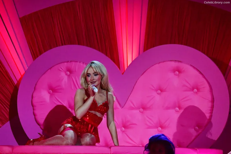 Sabrina Carpenter photo 15 of 6403