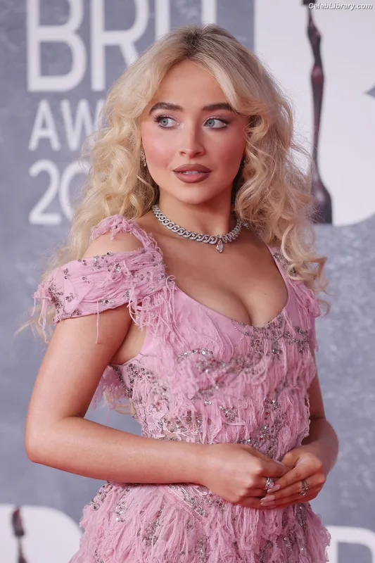 Sabrina Carpenter photo 6 of 6403