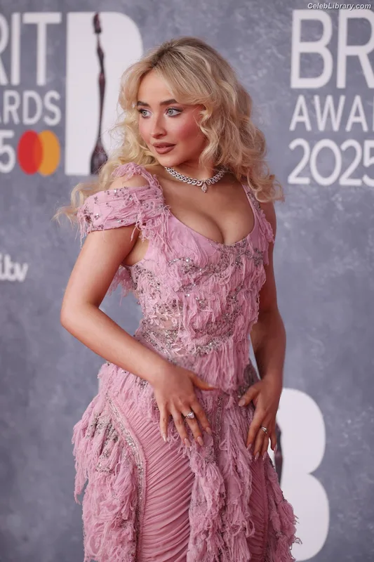 Sabrina Carpenter photo 9 of 6403
