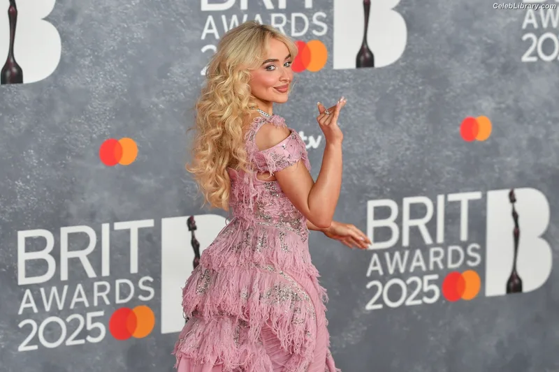 Sabrina Carpenter photo 24 of 6403
