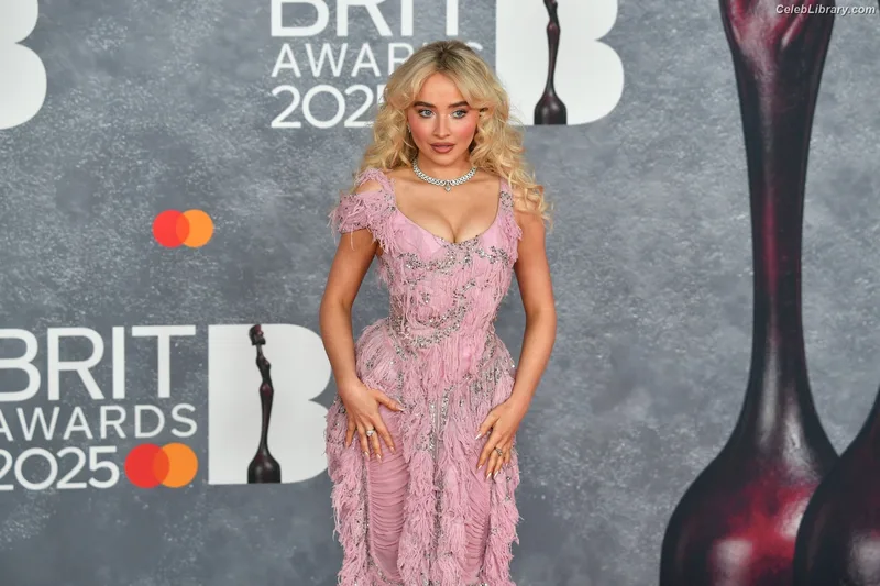 Sabrina Carpenter photo 4 of 6403