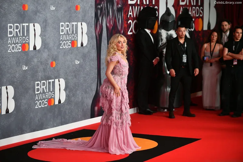 Sabrina Carpenter photo 11 of 6403
