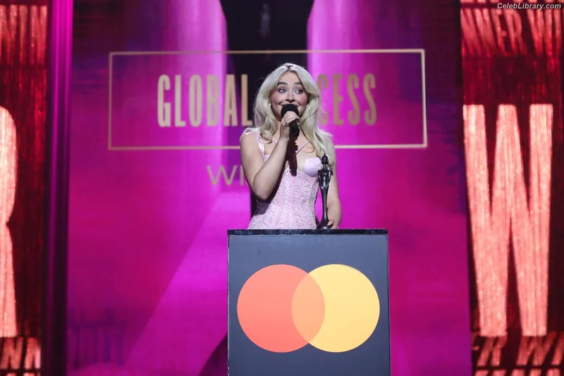 Sabrina Carpenter photo 18 of 6403
