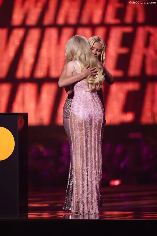 Sabrina Carpenter photo 17 of 6403