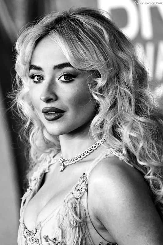 Sabrina Carpenter photo 4 of 6403