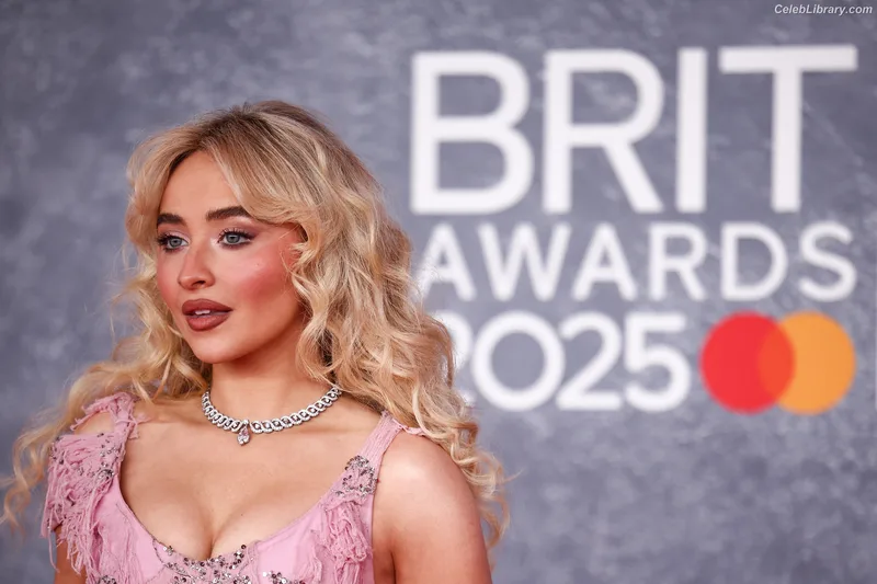 Sabrina Carpenter photo 5 of 6403