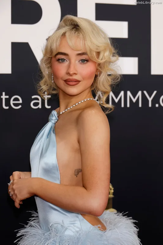 Sabrina Carpenter photo 11 of 6403