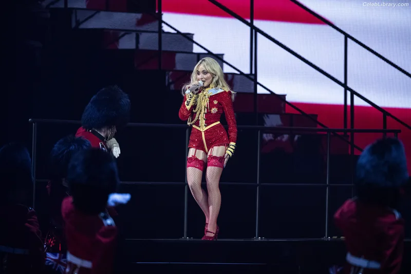 Sabrina Carpenter photo 6 of 6403