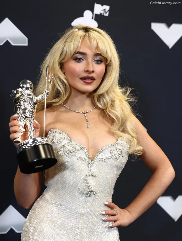 Sabrina Carpenter photo 23 of 6403