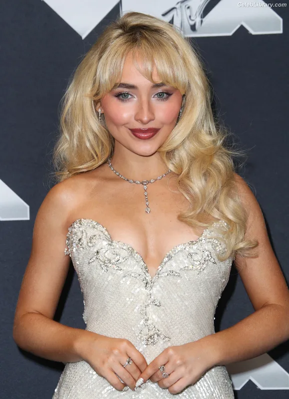 Sabrina Carpenter photo 5 of 6403