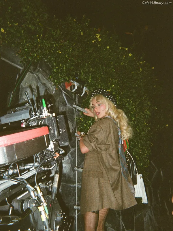 Sabrina Carpenter photo 10 of 6403