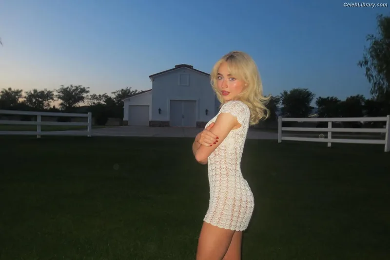 Sabrina Carpenter photo 20 of 6403