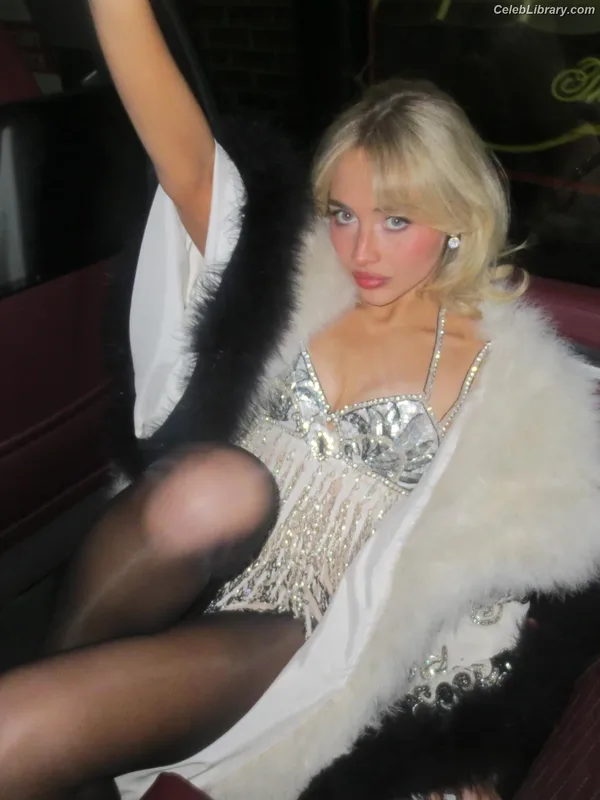 Sabrina Carpenter photo 22 of 6403