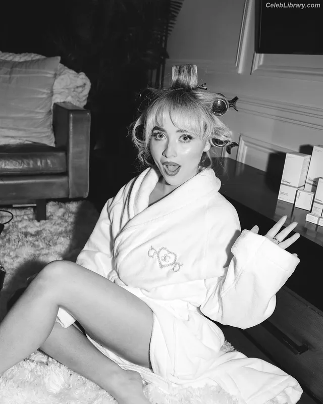Sabrina Carpenter photo 15 of 6403