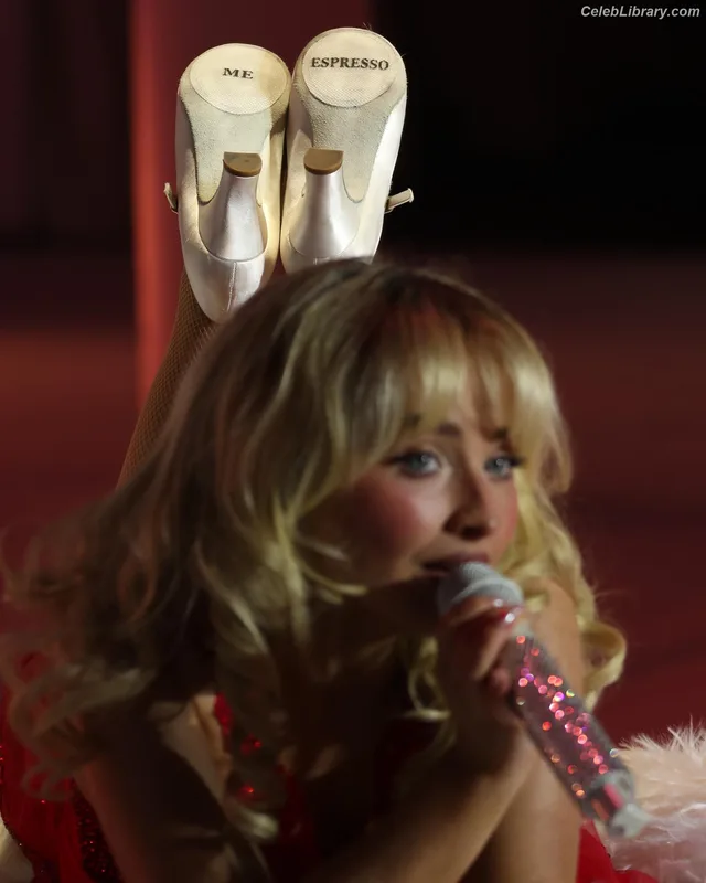Sabrina Carpenter photo 6 of 6403