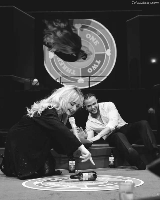 Sabrina Carpenter photo 21 of 6403