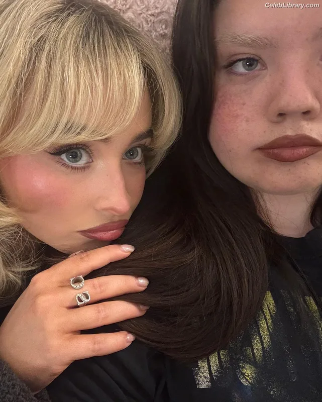 Sabrina Carpenter photo 11 of 6403