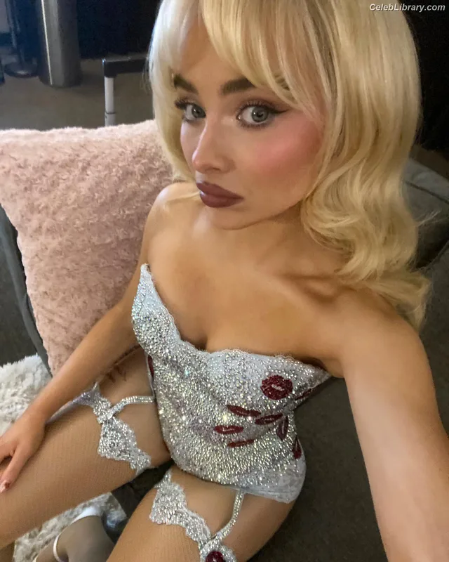 Sabrina Carpenter photo 9 of 6403