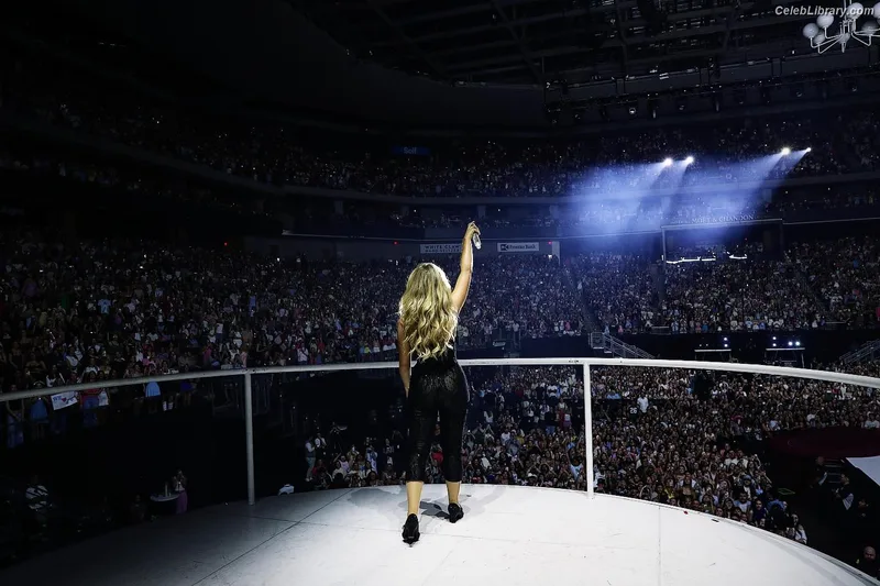 Sabrina Carpenter photo 13 of 6403