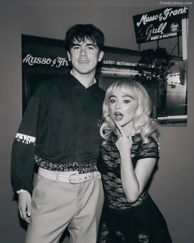 Sabrina Carpenter photo 15 of 6403