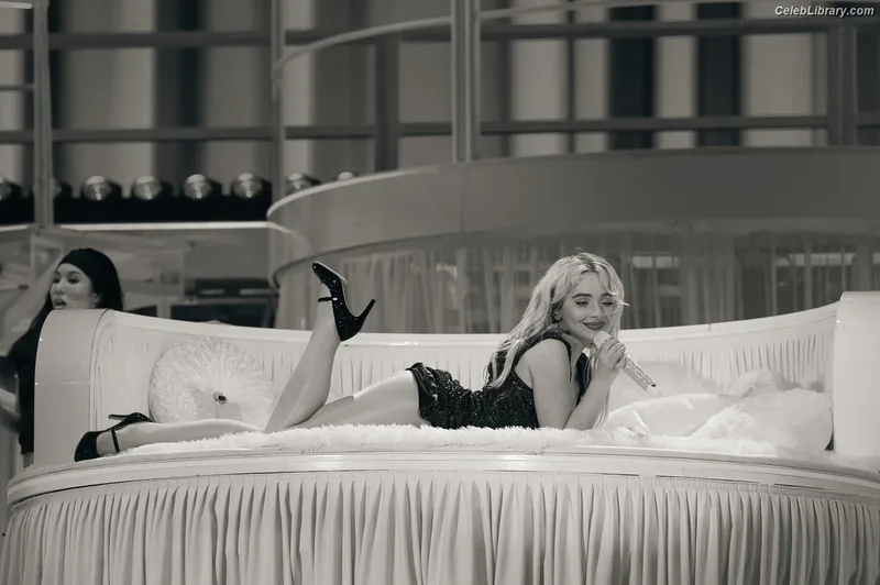 Sabrina Carpenter photo 10 of 6403