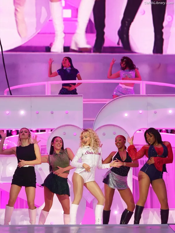 Sabrina Carpenter photo 19 of 6403
