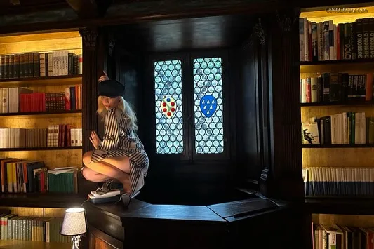 Sabrina Carpenter photo 23 of 6403