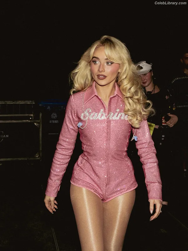 Sabrina Carpenter photo 13 of 6403
